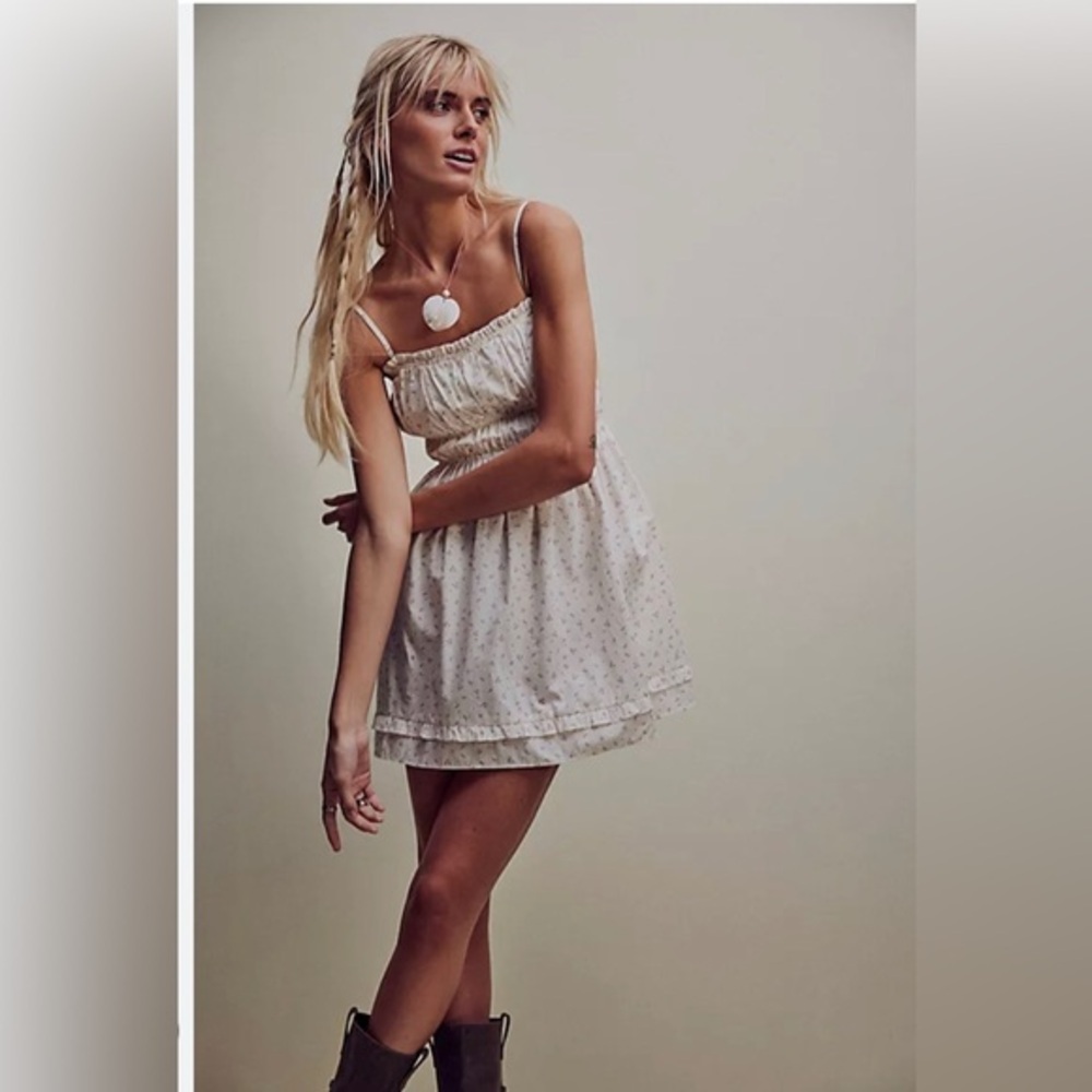 Free People white purple gabby ruffle smocked Mini Dress size medium‎ brand new